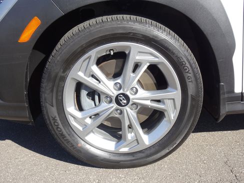 Used 2023 Hyundai Kona SEL AWD/4WD image 28