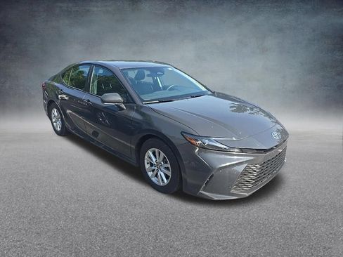 Used 2025 Toyota Camry LE FWD image 3
