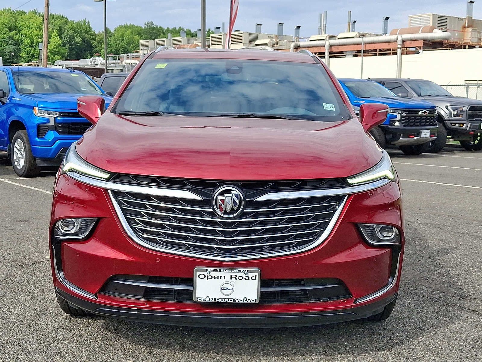 Used 2023 Buick Enclave Essence FWD image 2