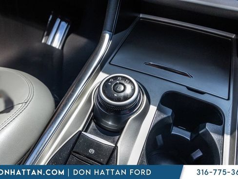 Used 2021 Ford Explorer XLT w/ Equipment Group 202A AWD/4WD image 9