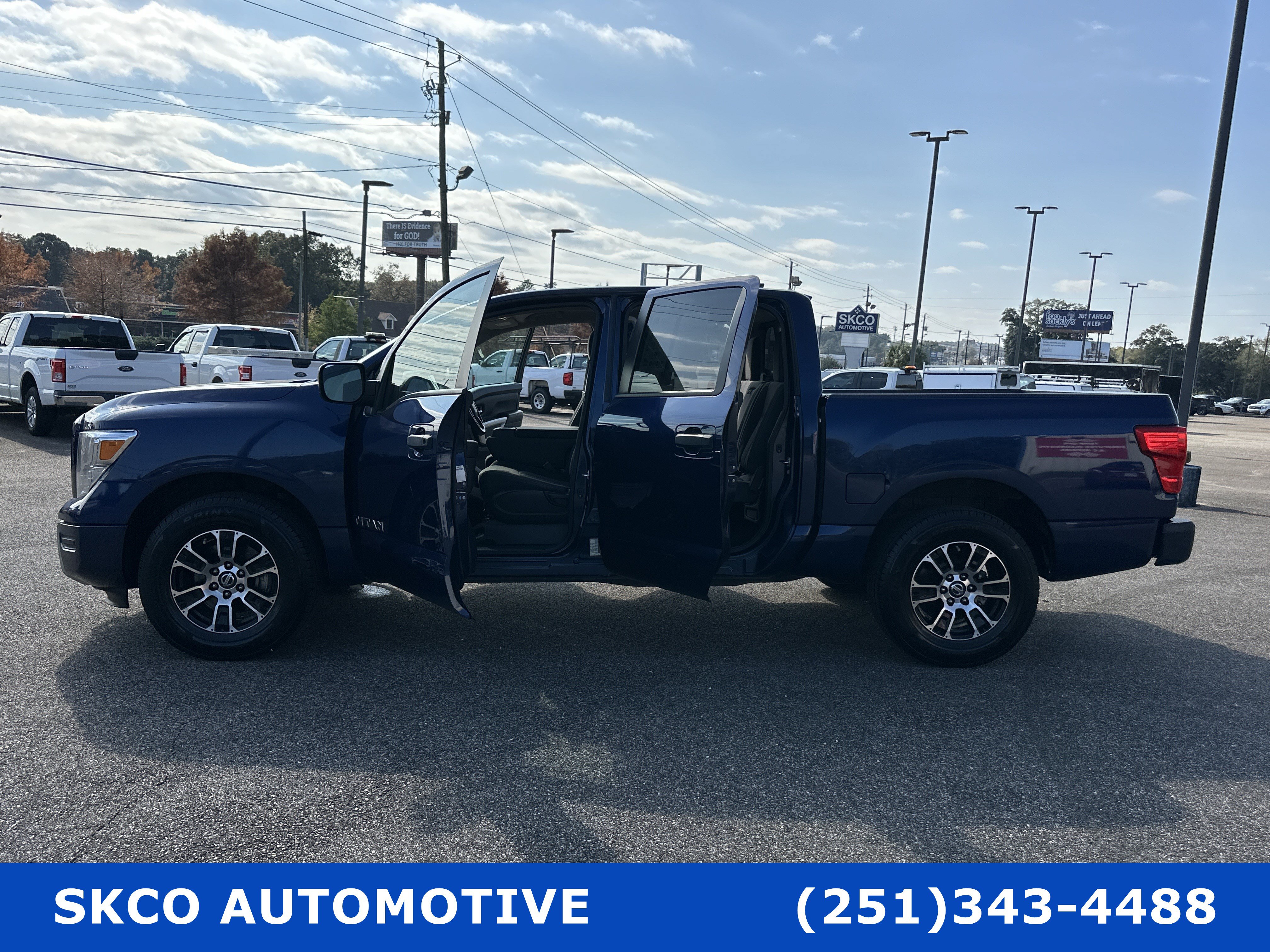 Used 2022 Nissan Titan SV RWD image 31
