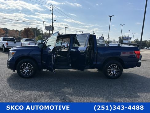 Used 2022 Nissan Titan SV image 31
