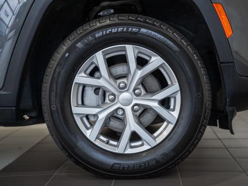 Used 2023 Jeep Grand Cherokee Limited AWD/4WD image 17