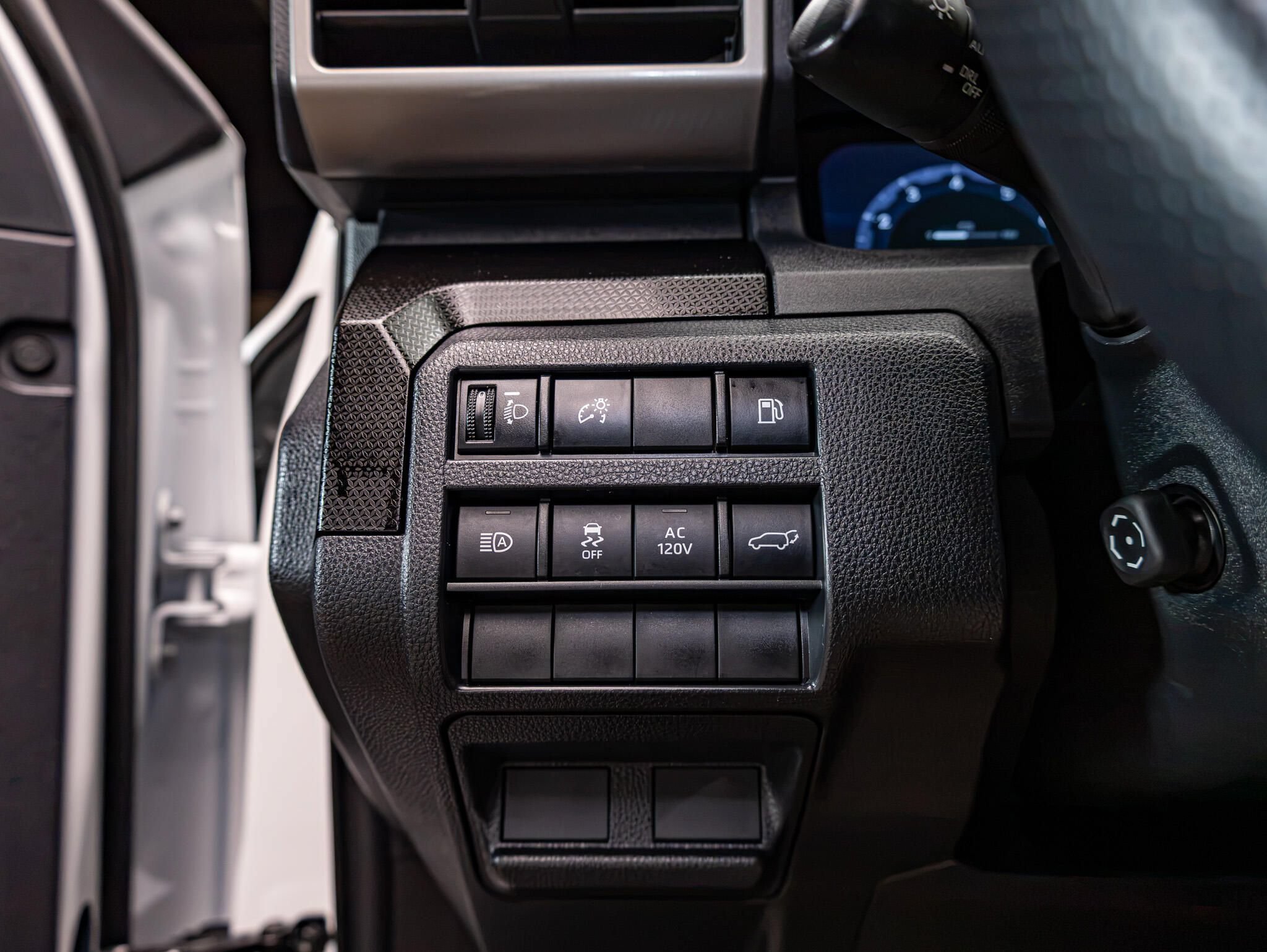 Used 2025 Toyota 4Runner Limited AWD/4WD image 19