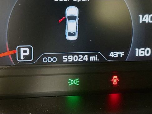 Used 2016 Kia Cadenza Premium w/ Luxury Package image 12