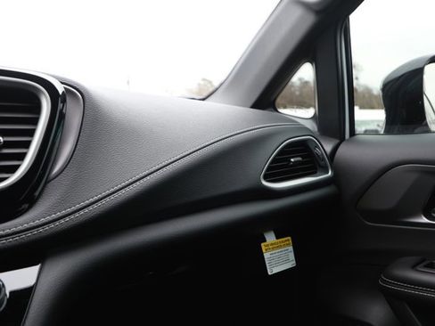 New 2026 Chrysler Pacifica Select w/ S Appearance Package image 28