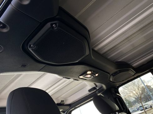 Used 2023 Jeep Wrangler Unlimited Sahara image 28