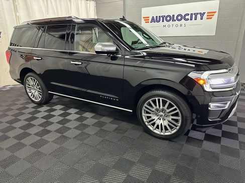Used 2022 Ford Expedition Platinum AWD/4WD image 2