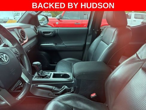 Used 2019 Toyota Tacoma TRD Sport AWD/4WD image 3