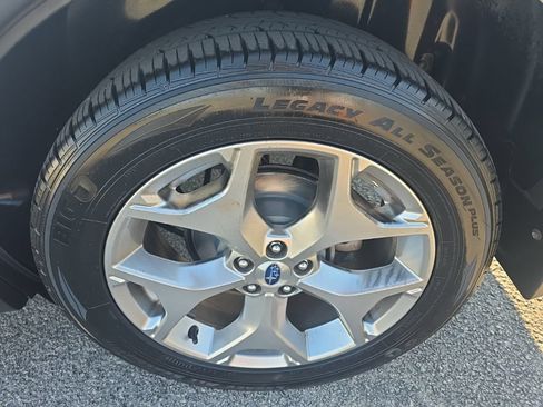 Used 2018 Subaru Forester 2.5i Touring AWD/4WD image 7