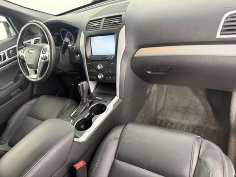 Used 2015 Ford Explorer XLT w/ Equipment Group 202A AWD/4WD image 11