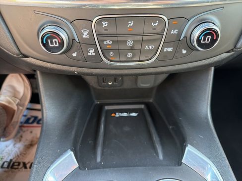 Used 2023 Chevrolet Traverse LT image 23