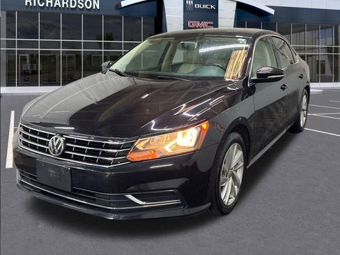 Used 2018 Volkswagen Passat 2.0T SE image 1