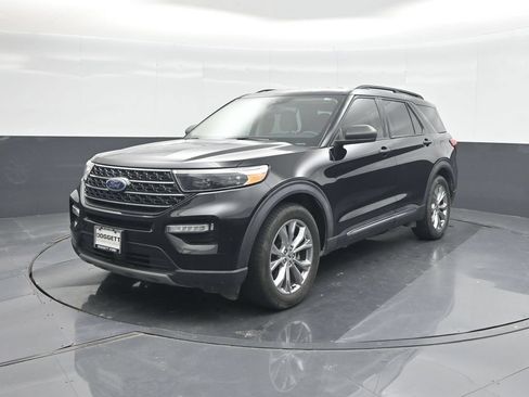 Used 2021 Ford Explorer XLT w/ Equipment Group 202A RWD image 32