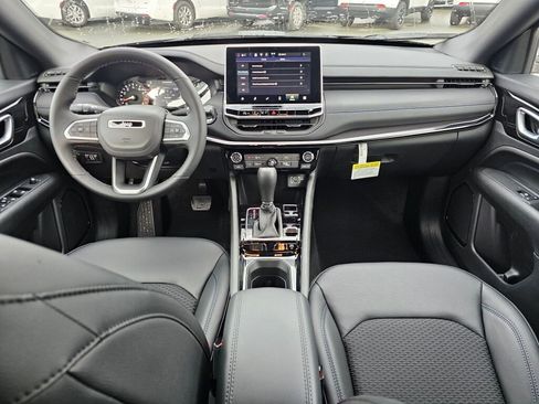 New 2026 Jeep Compass Latitude image 17