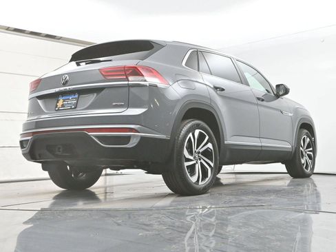 Used 2022 Volkswagen Atlas Cross Sport SEL image 31