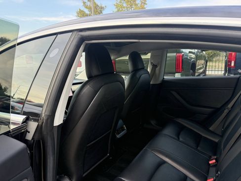 Used 2018 Tesla Model 3 Long Range RWD image 13