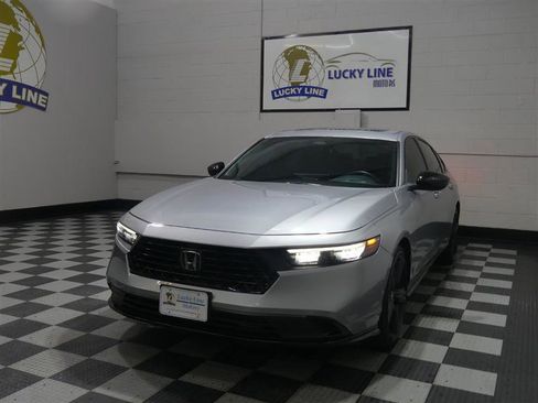 Used 2023 Honda Accord Sport image 4