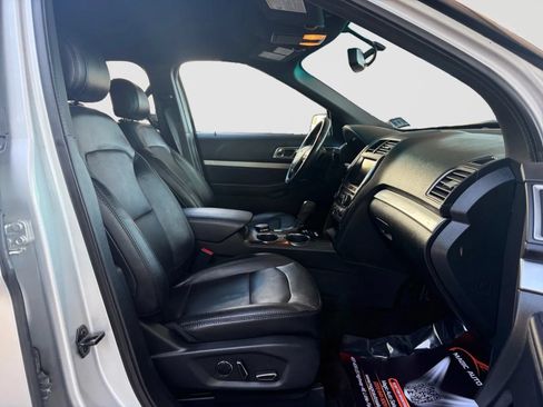 Used 2016 Ford Explorer XLT w/ Equipment Group 202A AWD/4WD image 22