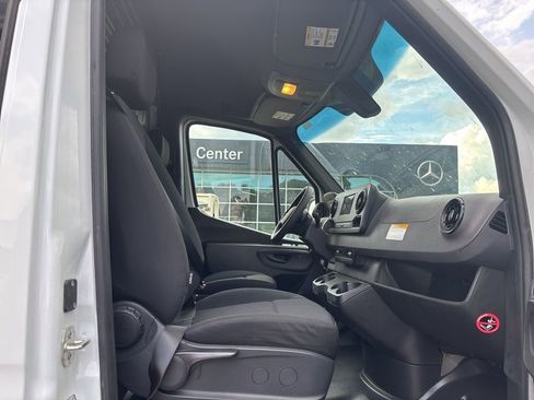 Used 2024 Mercedes-Benz Sprinter 2500 image 35