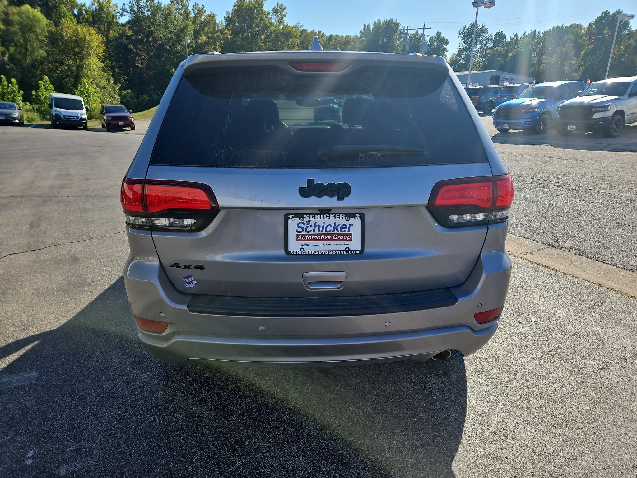 Used 2019 Jeep Grand Cherokee Altitude AWD/4WD image 4