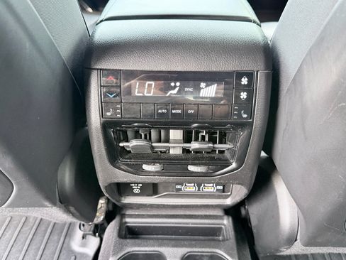 Used 2021 Jeep Grand Cherokee L Limited RWD image 30