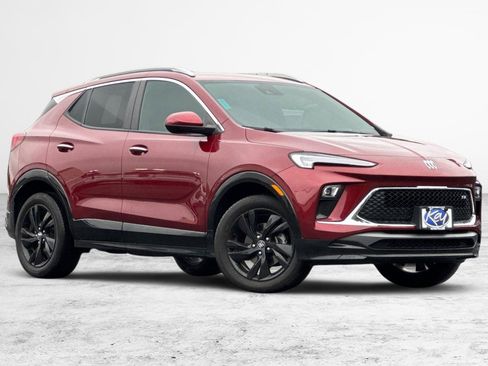 Used 2024 Buick Encore GX Sport Touring image 2