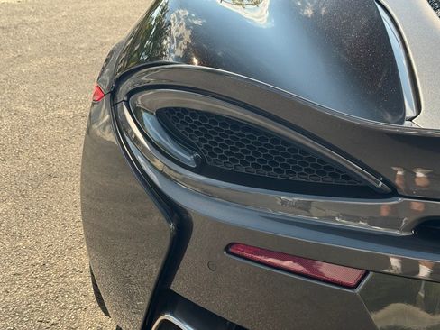 Used 2019 McLaren 570S Spider image 25