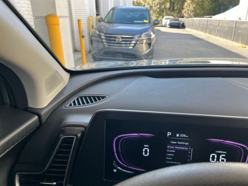 Used 2025 Kia Sportage LX image 44