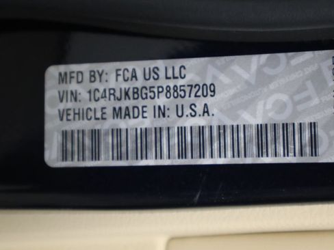 Used 2023 Jeep Grand Cherokee L Limited AWD/4WD image 39
