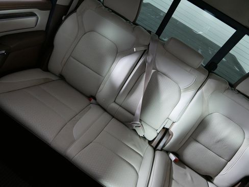 Used 2020 RAM 1500 Laramie AWD/4WD image 12
