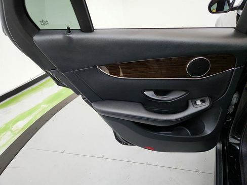 Used 2020 Mercedes-Benz GLC 300 4MATIC image 24