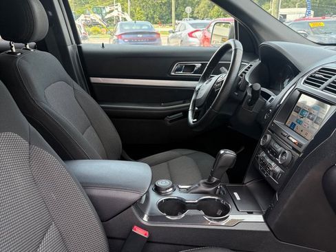 Used 2017 Ford Explorer XLT w/ Equipment Group 201A AWD/4WD image 16
