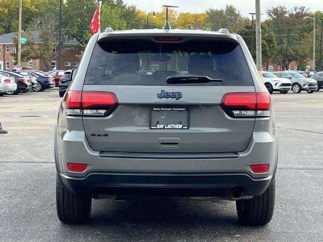 Used 2020 Jeep Grand Cherokee Laredo AWD/4WD image 4