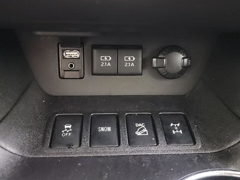 Used 2018 Toyota Highlander Limited AWD/4WD image 33