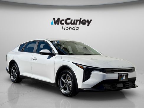 Used 2025 Kia K4 LXS image 1