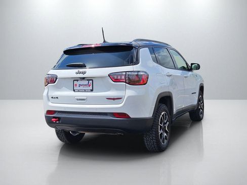 Used 2025 Jeep Compass Trailhawk AWD/4WD image 5