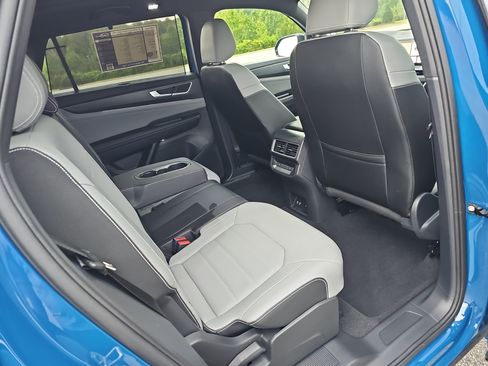 Used 2025 Volkswagen Atlas Cross Sport SEL R-Line AWD/4WD image 11