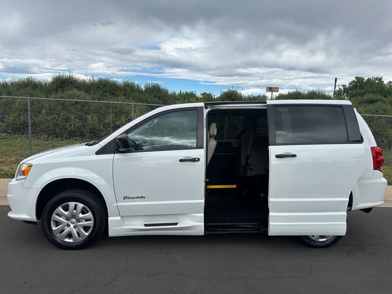 Used 2019 Dodge Grand Caravan SE FWD image 10