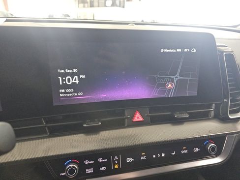 Used 2025 Kia Sportage SX image 18