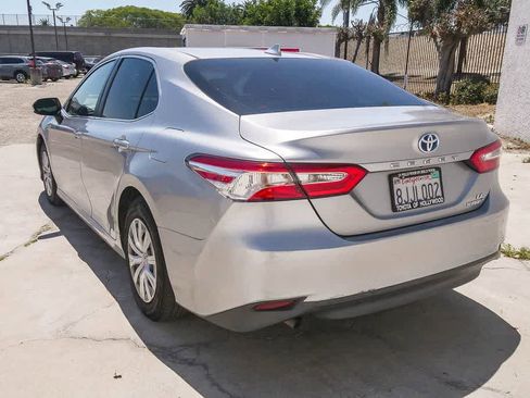 Used 2019 Toyota Camry LE FWD image 7