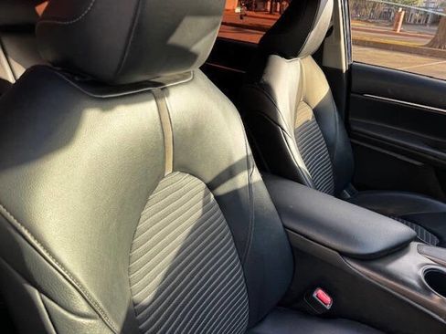 Used 2021 Toyota Camry SE image 31