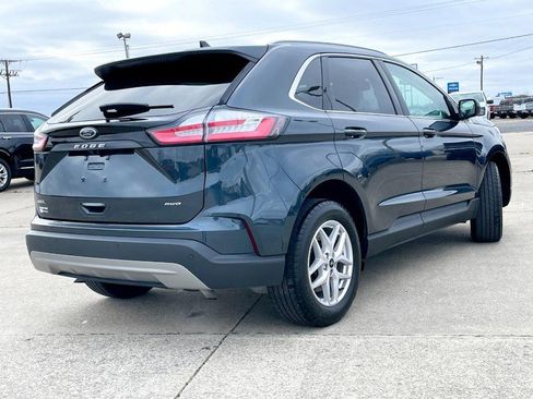 Used 2024 Ford Edge SEL w/ Convenience Package image 4