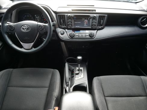 Used 2018 Toyota RAV4 XLE image 10