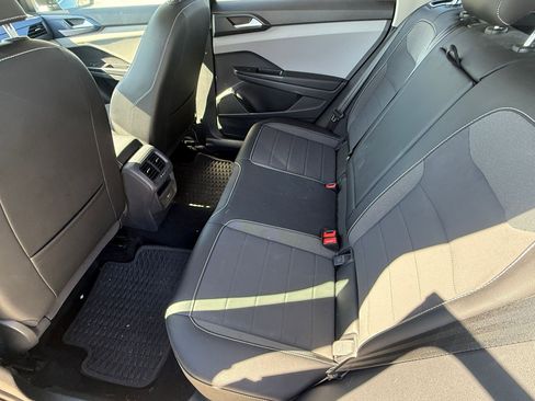 Used 2022 Volkswagen Taos SE image 13