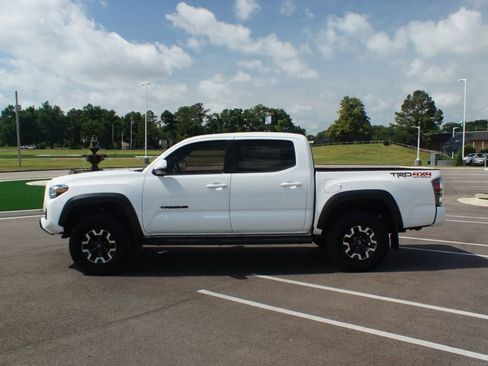Used 2021 Toyota Tacoma TRD Off-Road w/ TRD Premium Off Road Package AWD/4WD image 14