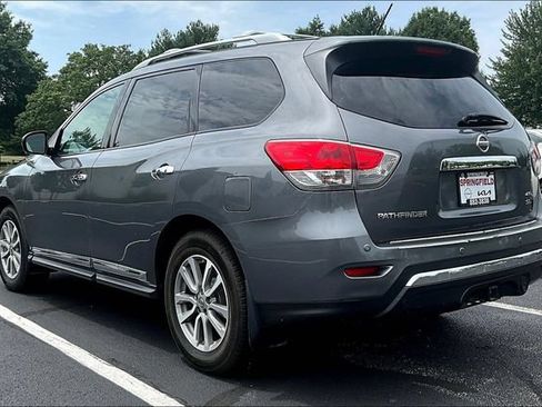 Used 2015 Nissan Pathfinder SL w/ SL Tech Package FWD image 3