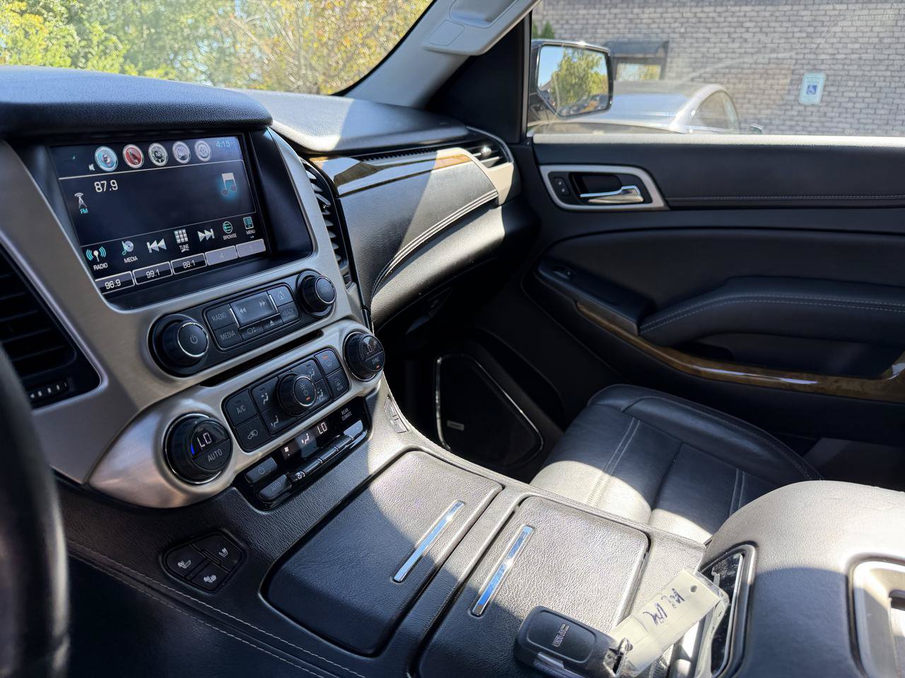 Used 2017 GMC Yukon Denali w/ Open Road Package AWD/4WD image 12