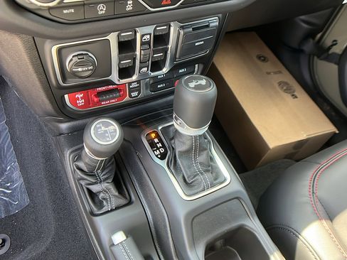 New 2025 Jeep Wrangler Unlimited Rubicon image 27