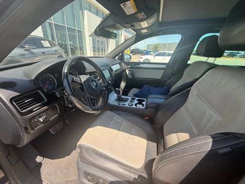 Used 2017 Volkswagen Touareg Wolfsburg Edition AWD/4WD image 8
